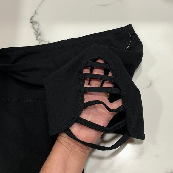 Vogo Athletica Strappy Side Cut Biker Shorts Black Yoga Workout Size Small NWT - Picture 4 of 10